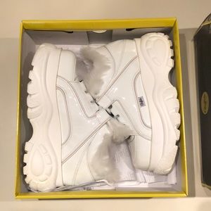 Buffalo London Leather platform boots w/ box